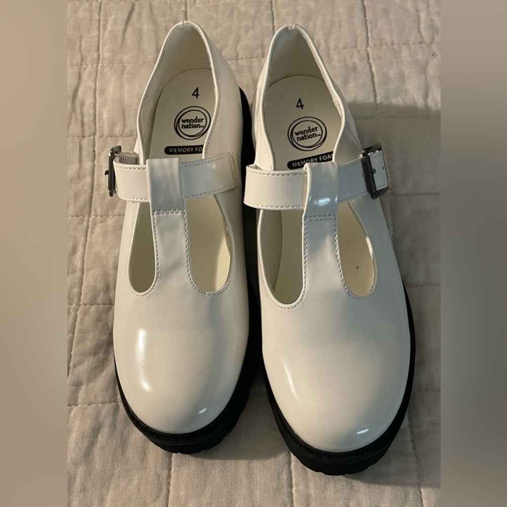 White Wonder Nation Platform Mary Jane Shoes; Size 4
